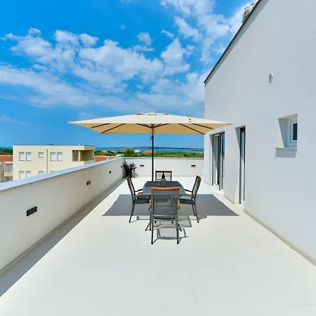 Apartment Crowonder Luxury Marijana