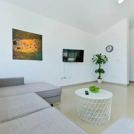 Apartment Crowonder Luxury Marijana