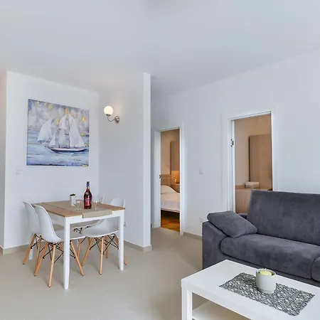 Crowonder Luxury Marijana Apartament *